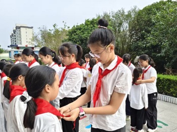 队旗飘扬筑梦想  争做新时代好少年