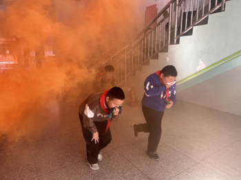 筑牢安全防线，守护校园平安